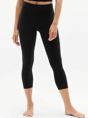 Athleta Transcend Capri Legging Sz XS Solid Black High Rise Lightweight Mid Calf